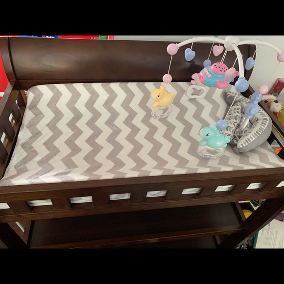 Baby changing table - Picture 6 of 6